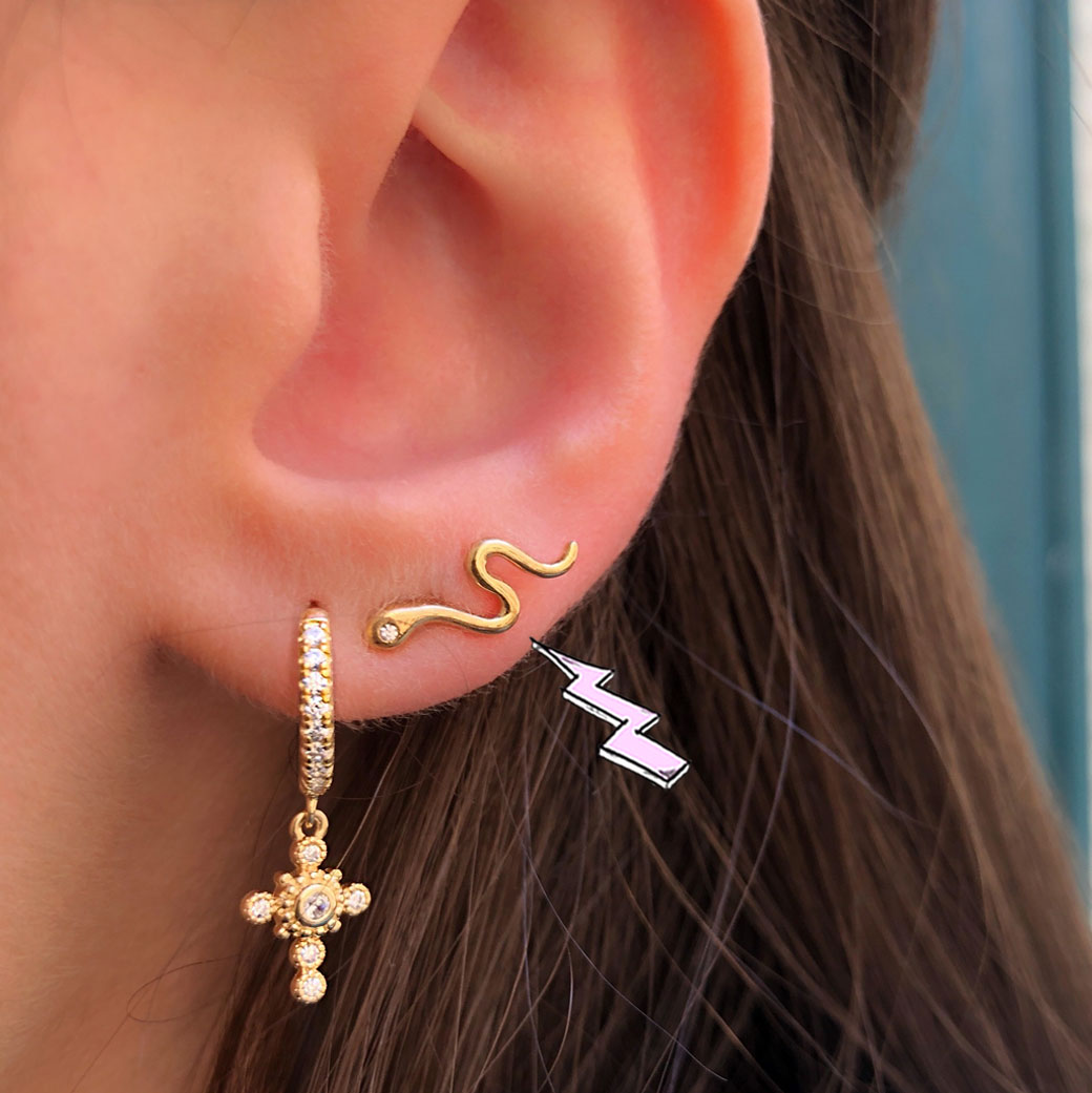 mini-boucles-oreilles-serpent-dore-brillant