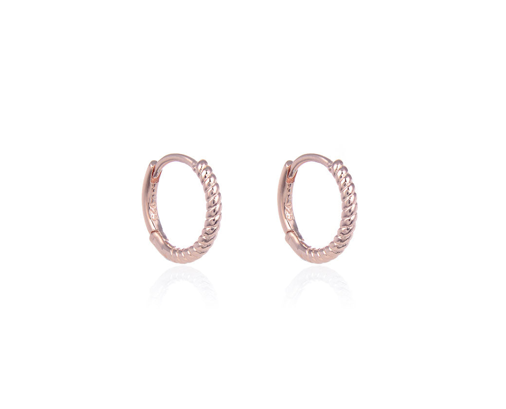 boucles-oreilles-mini-creoles-torsadees-plaque-or-rose